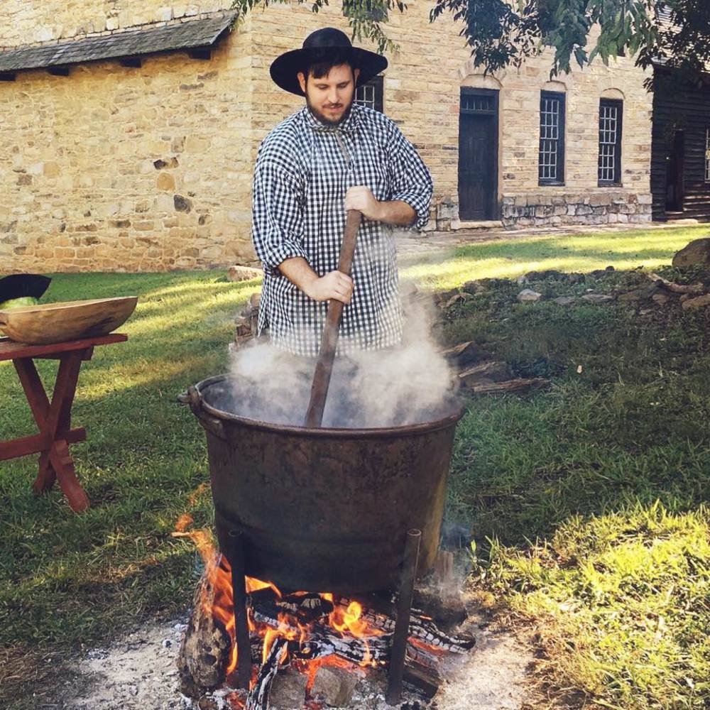 Meet your Posher, Evin